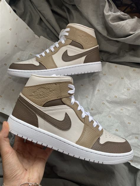 nike jordan damen 1 mid|jordan 1 mid top brown.